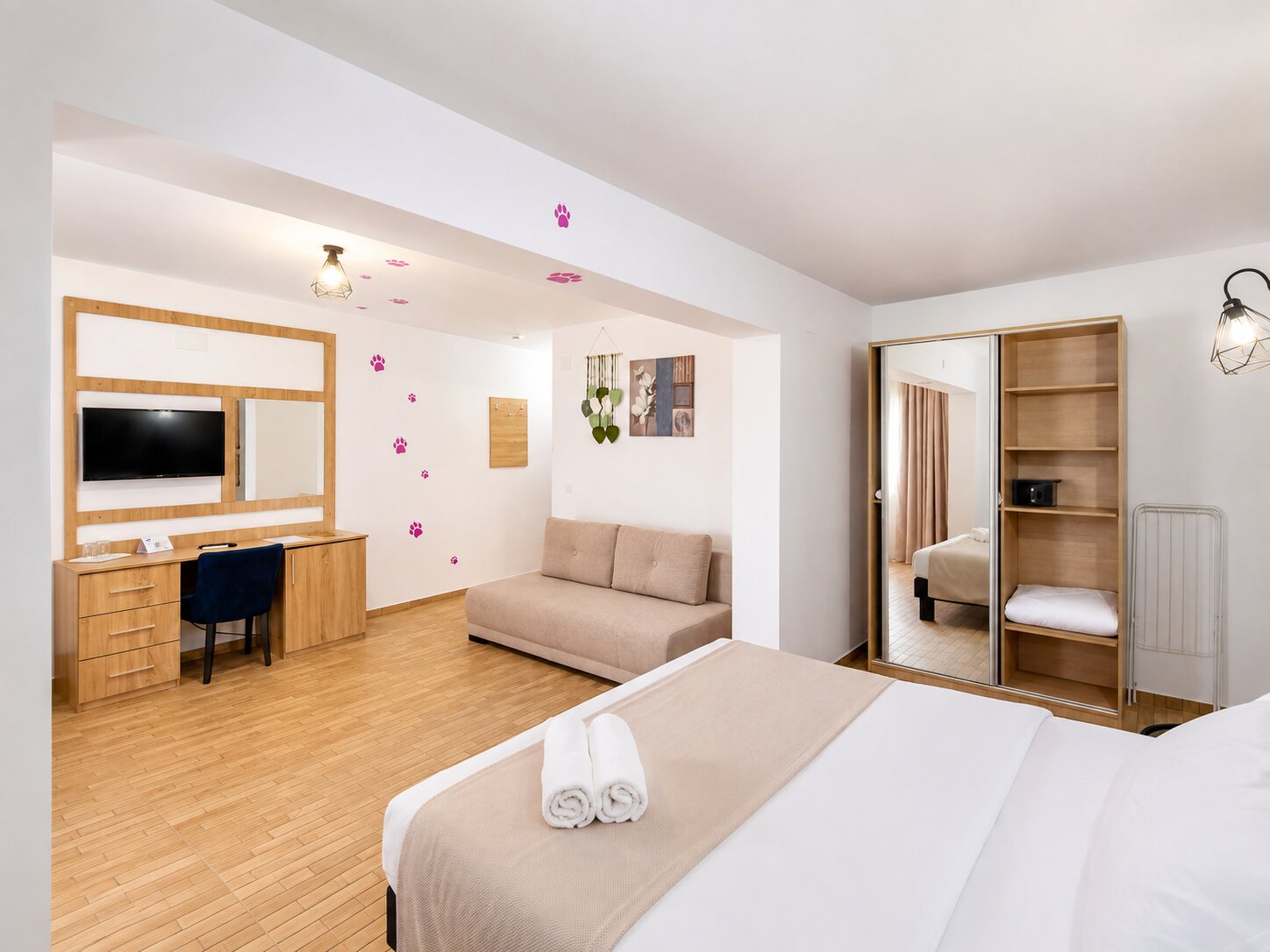 Apartament de familie mobilat la comandă în hotelul Ibis Styles Venus